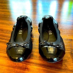 Geox girls shoes size 35. US 3.5 Ballet Flat